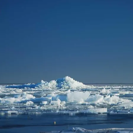 בית נופש Historisches Reetdachhaus Mit Bauwagen Und Grossem Obstgarten Ueckermünde