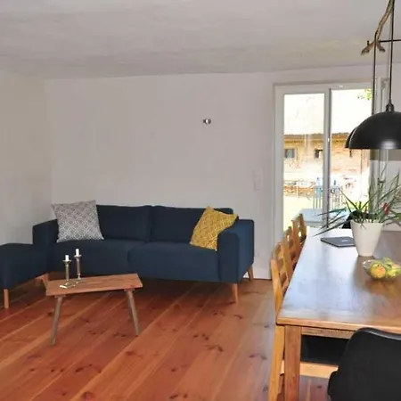 Historisches Reetdachhaus Mit Bauwagen Und Grossem Obstgarten בית נופש *