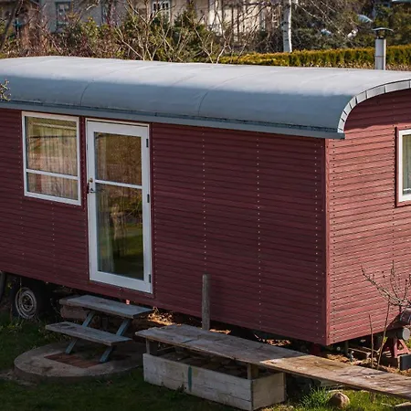 בית נופש Historisches Reetdachhaus Mit Bauwagen Und Grossem Obstgarten *